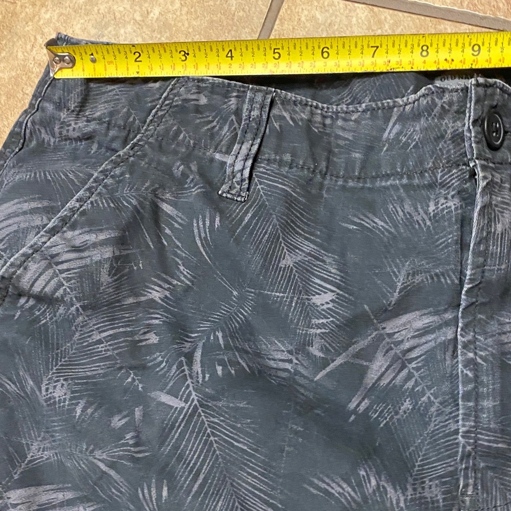 Old Navy Dark Patterned Size 36 Cargo Shorts Spring Summer Utility Camo - Picture 5 of 9